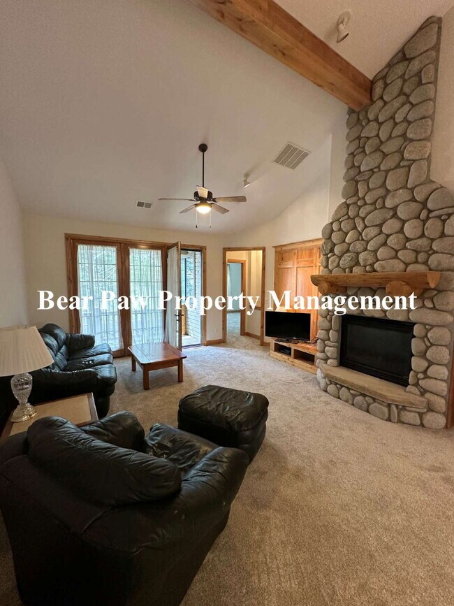 Foto del edificio - Charming 2-Bed, 2-Bath Condo Retreat in North Evergreen!