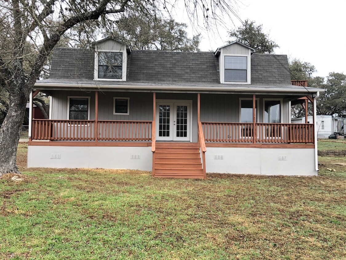 207 Oaklane St, Canyon Lake, TX 78133 House Rental in Canyon Lake, TX