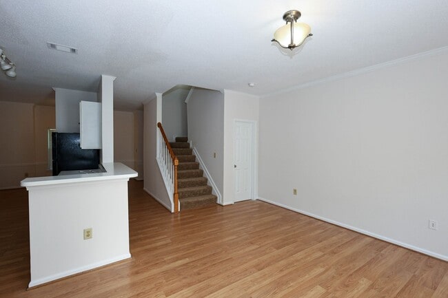 Building Photo - 230 Amal Dr SW