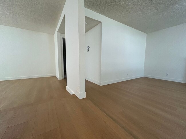 Building Photo - Beautifully Renovated 4 Bedroom 2 Bath Sin...