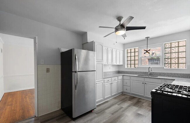 Foto del edificio - 7120 Amherst Ave