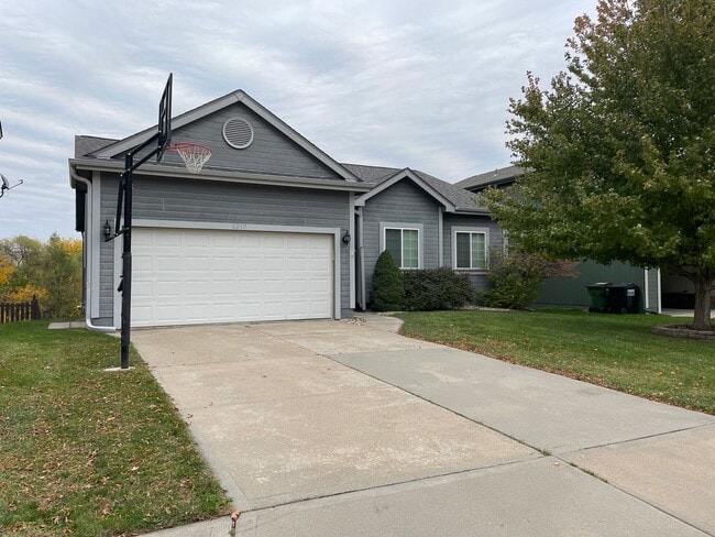 Building Photo - Great Ranch for rent in Millard!