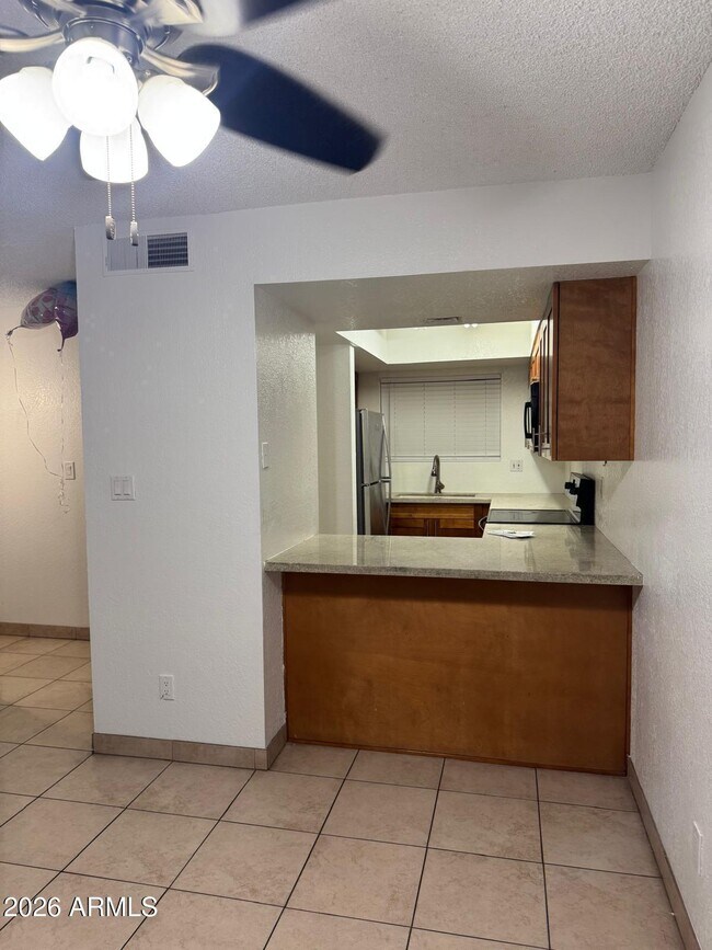 Foto del edificio - 1545 E Sahuaro Dr
