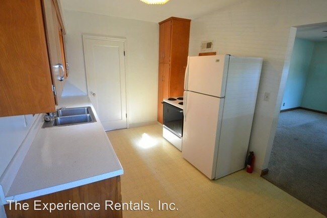 Building Photo - 2 br, 1 bath House - 801 S. Summit Ave.