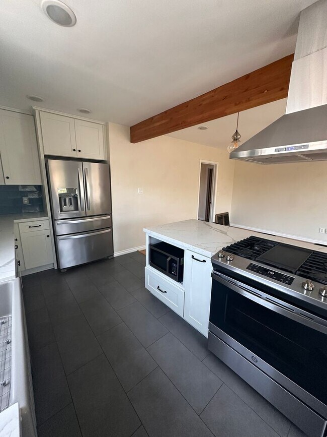 Foto del edificio - 2152 Rexford Dr