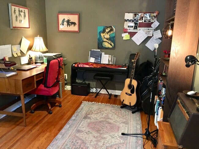 Foto del edificio - 8263 Willoughby Ave