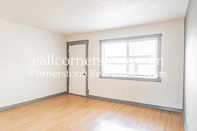 Photo - 940 S Arcadia St Apartment