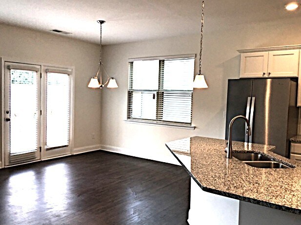 Foto del edificio - 1682 Weatherbrook Cir