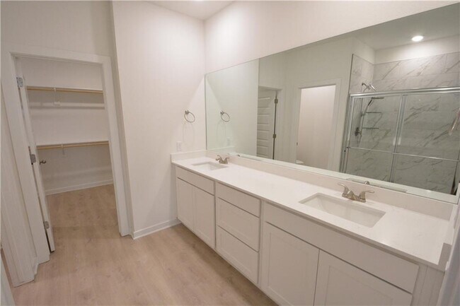 Foto del edificio - 3880 Aryana Ave