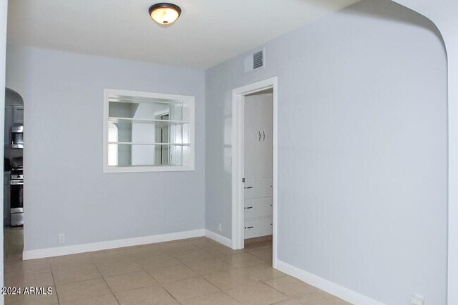Building Photo - 1201 E Almeria Rd