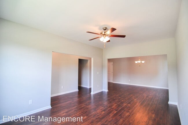 Building Photo - 4 br, 2.5 bath House - 532 Tulip Lane