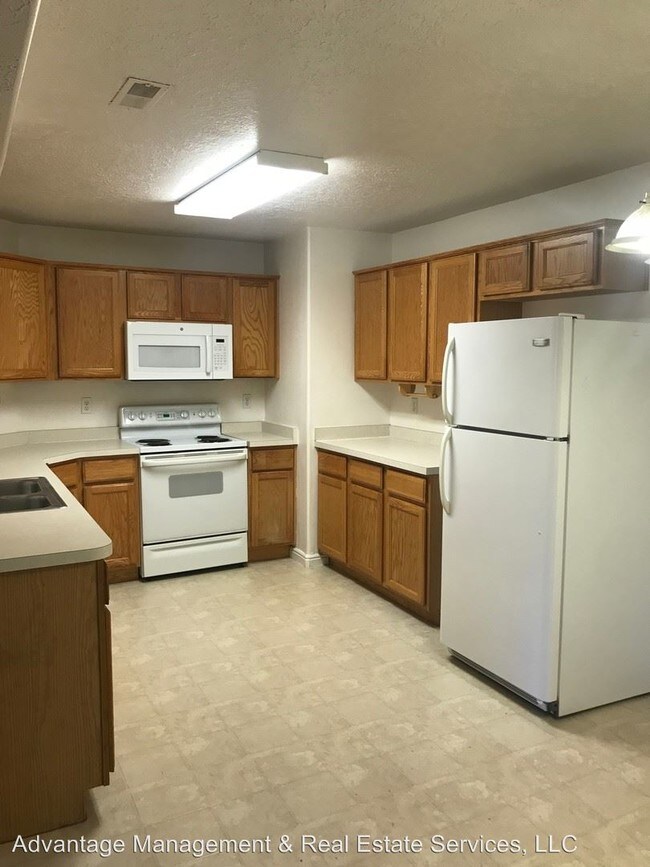 Building Photo - 8122 N Ridge Loop E