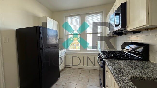 Building Photo - 917 Pembroke Ave