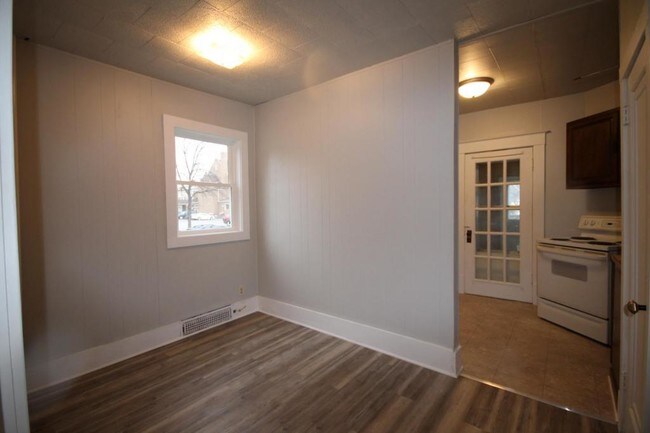Building Photo - 401 S 6th St #1 Grand Forks, ND 58201