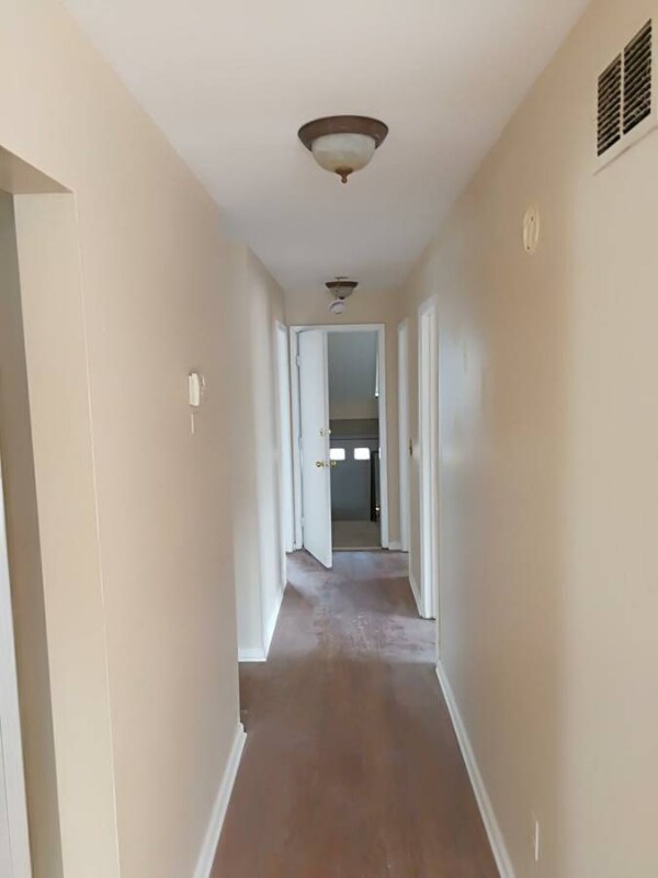 Building Photo - 235 Cristiani St