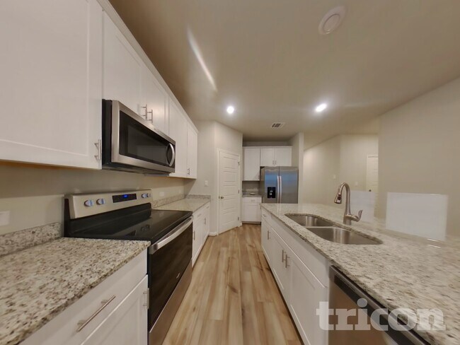 Foto del edificio - 13524 Paxton Blvd