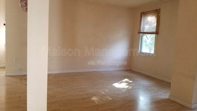 Building Photo - 486 S Goodman St