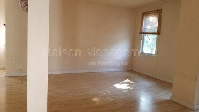 Foto del edificio - 486 S Goodman St