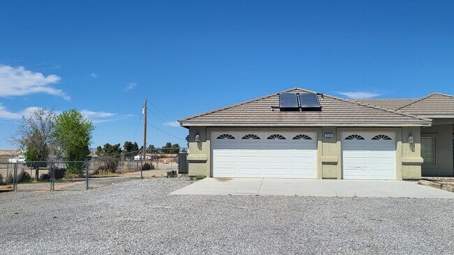 Foto del edificio - 2 ACRE OUTLIERS - Fuchsia St.