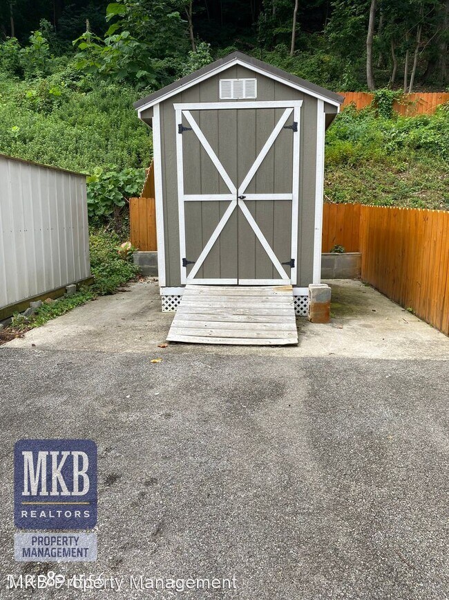 Building Photo - 3 br, 2 bath House - 735 Riverland Rd. SE