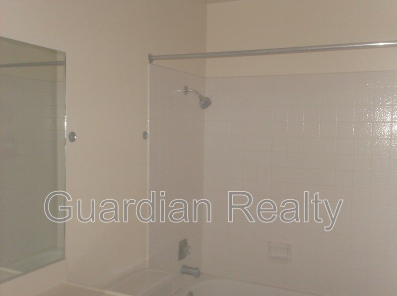 Foto principal - 2209 Tall Pine Dr