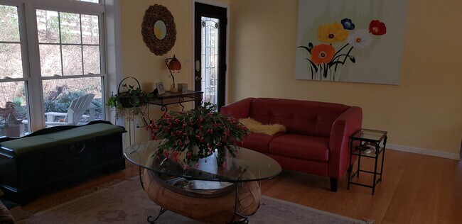 Entry - 4735 Pilgrim Mill Rd