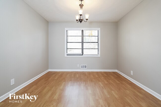 Building Photo - 2047 Lake Ridge Terrace