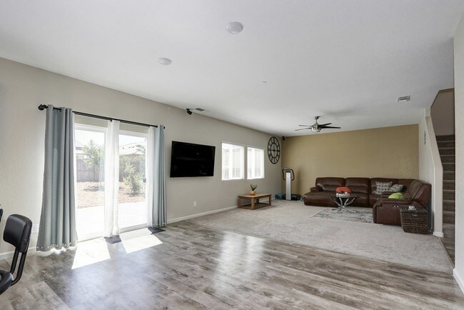 Building Photo - 5762 Van Eyck Way