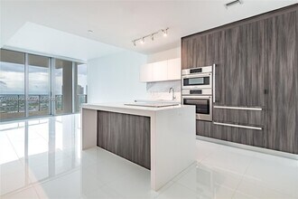 Building Photo - 851 NE 1st Ave