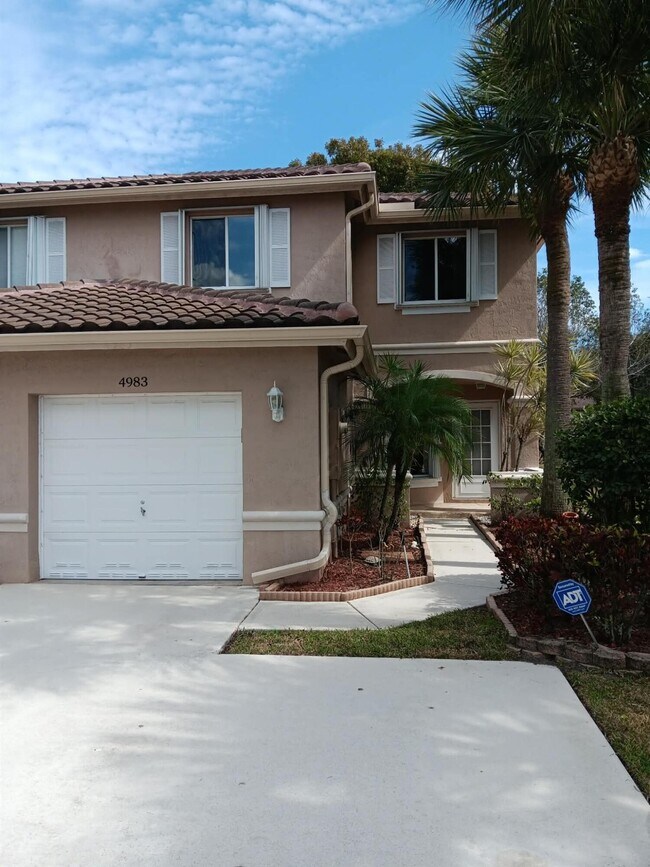 Foto del edificio - 4983 Pinemore Ln
