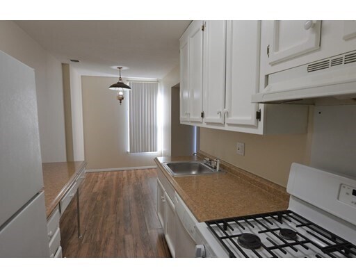 Foto del edificio - 70 Shrewsbury Green Dr