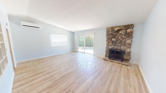 Building Photo - 3852 Cameo Ln
