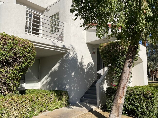 Foto del edificio - 401 El Cielo Rd