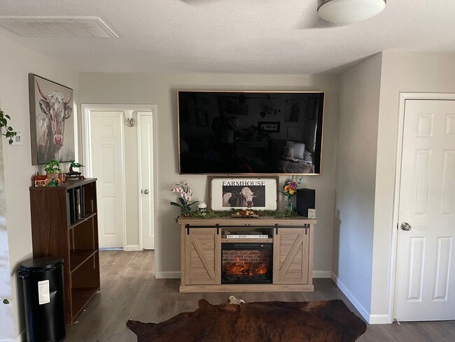 Foto del edificio - 1511 Paradise Ln