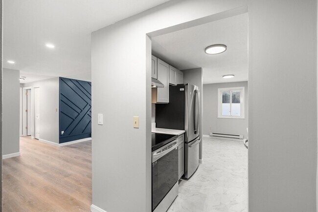 Building Photo - 96 Main St