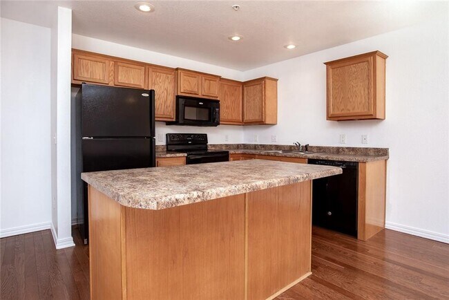 Building Photo - 2836 W Hillshire Dr