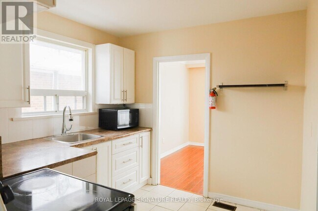 Building Photo - 39 Brisco St