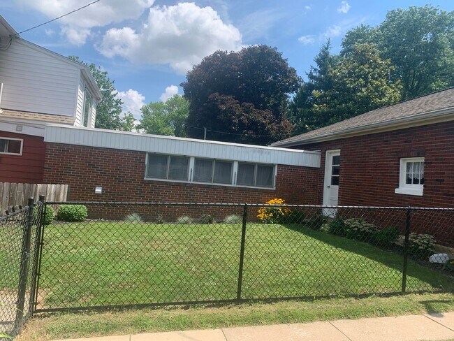 Building Photo - Video in Pictures! West York SD 4 Bedroom/...
