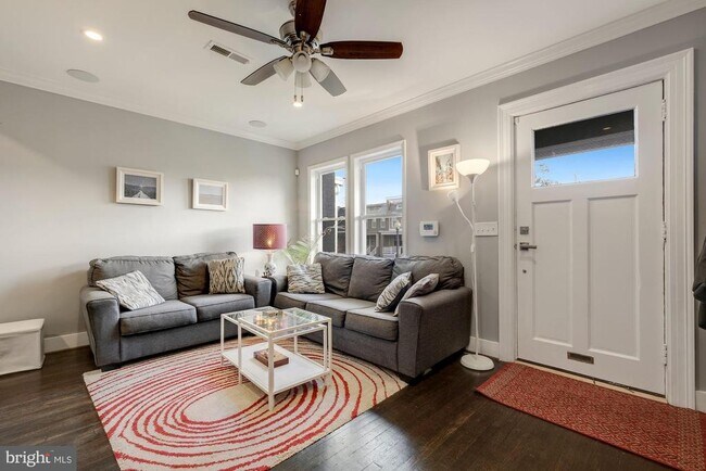 Foto del edificio - 2408 3rd St NE