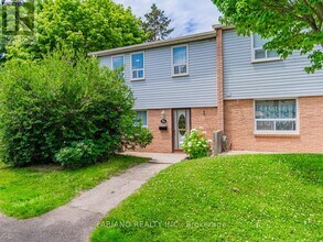 Building Photo - 1055-1055 Shawnmarr Rd