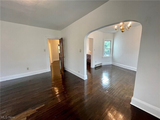 Building Photo - 817 Johnston St