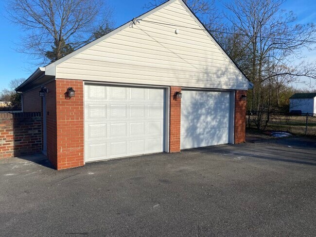 Foto del edificio - 3511 Broad Rock Blvd