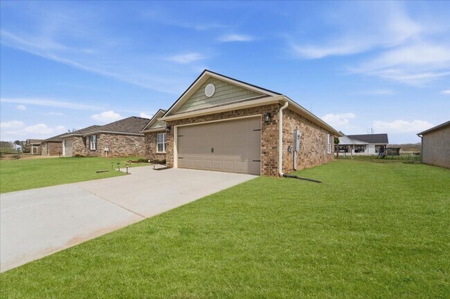 Foto del edificio - Move Right In! Immaculate 2024-Built Home in Growing Toney Community