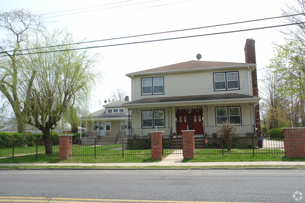 Building Photo - 126-128 Chelsea Ave