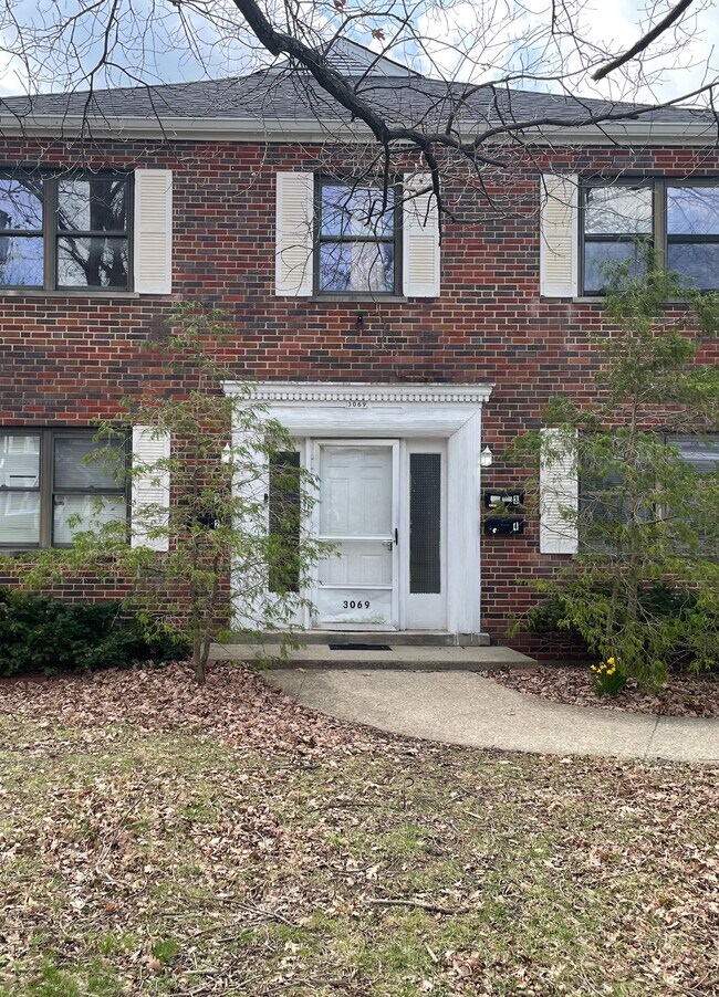 Building Photo - 3069 Glenmore Ave