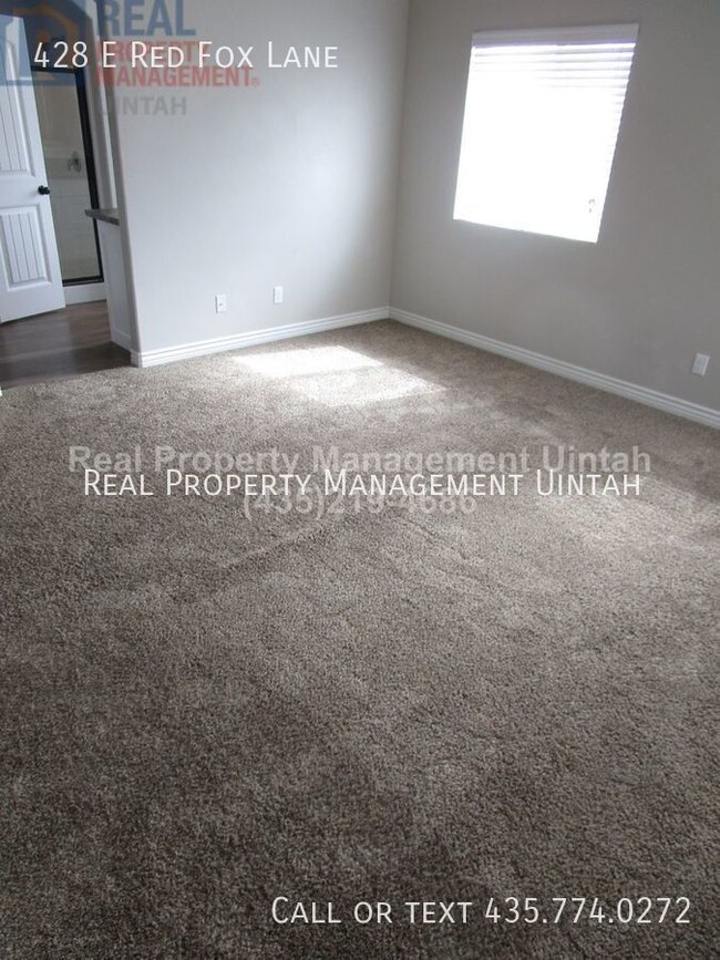 Foto del edificio - 3 bed 2.5 bath townhome in Fox Run