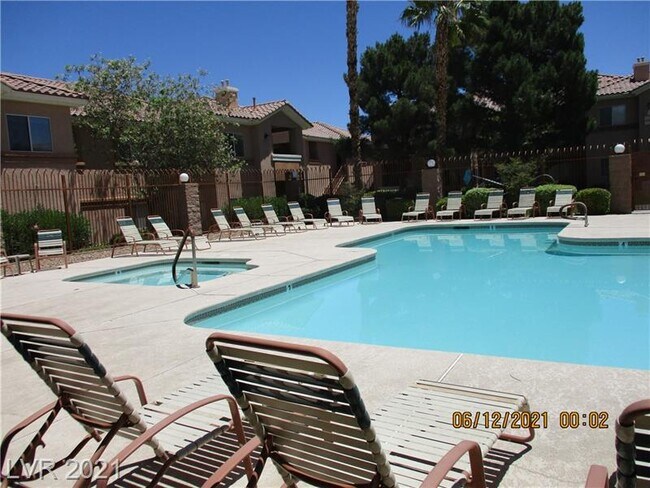 Kiddie Pool View - 1050 E Cactus Ave