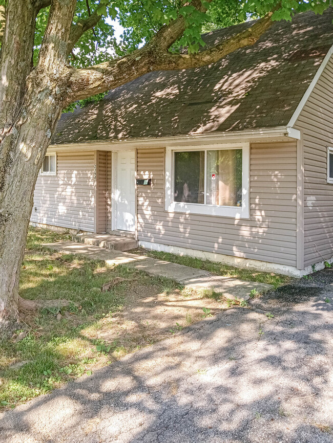 Building Photo - Charming 5-Bedroom Home in Columbus!