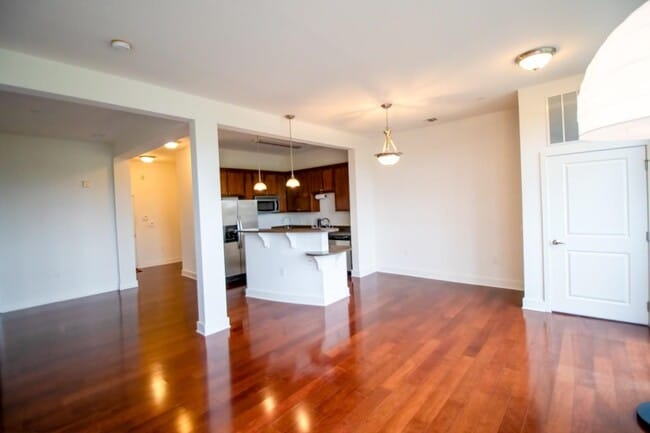 Building Photo - 55 Mallory Ave