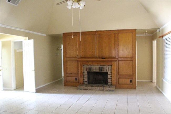 Building Photo - 1604 Kesser Dr